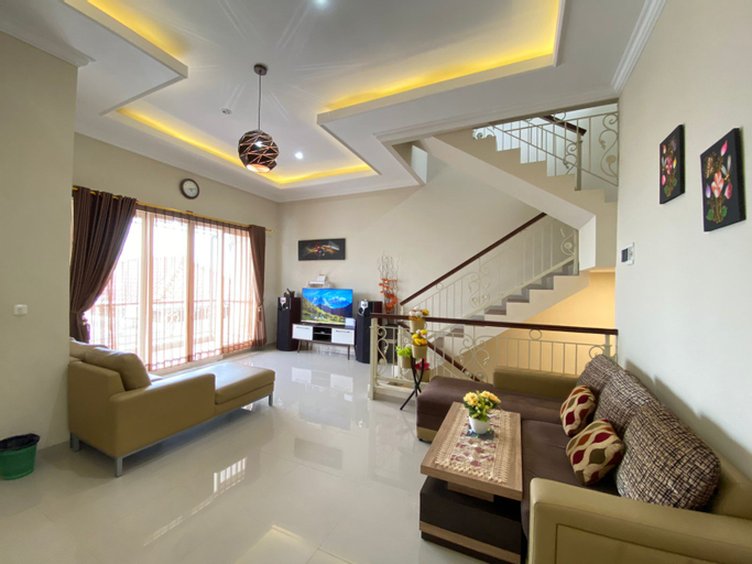 Others 4, Villa Kusuma Pinus M32, Malang