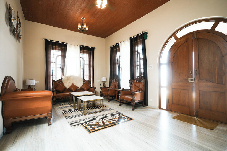 Others 4, Clifton Villa, Satara