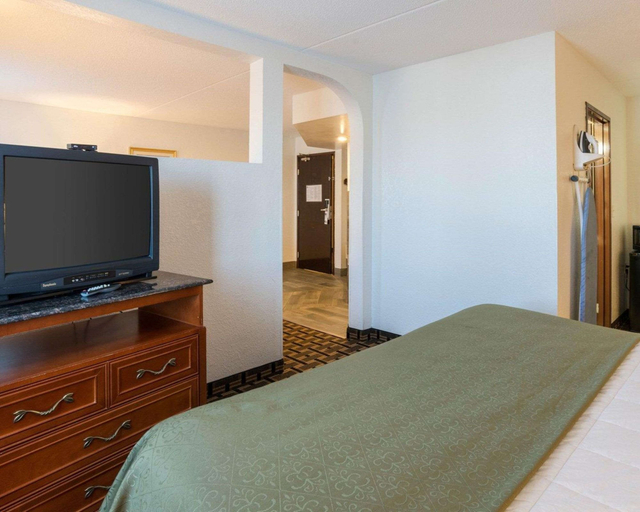 Bedroom 3, Quality Inn Savage, Scott