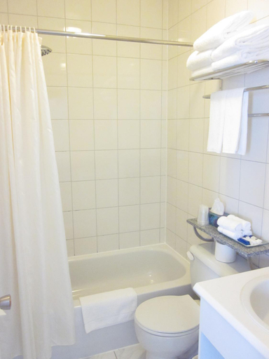 Bathroom 2, Hotel Manoir de l'Esplanade, Communauté-Urbaine-de-Québec