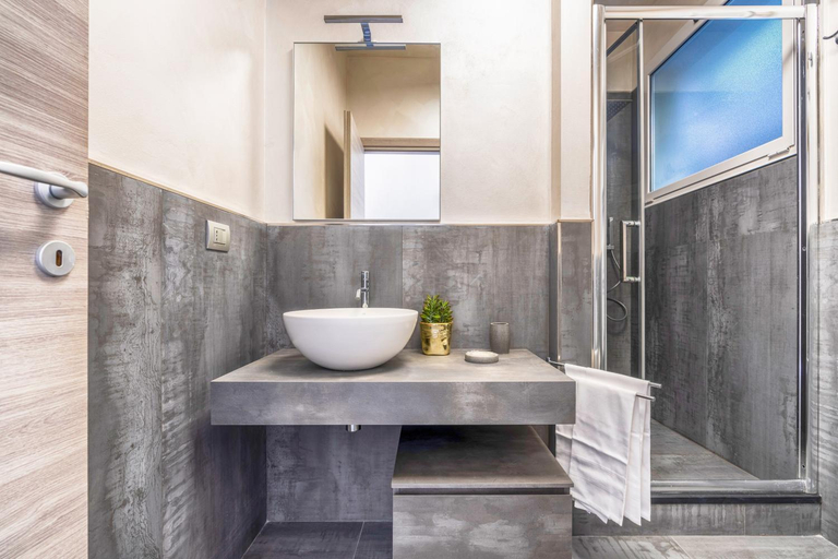 Bathroom 4, Alassio Holiday Apartment, Savona
