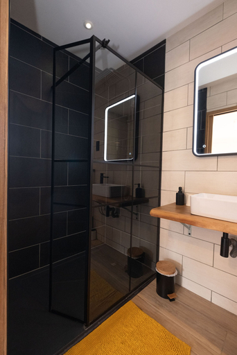 Bathroom 5, Chalet les Myrtilles, Savoie