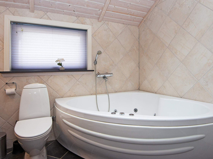 Bathroom 3, 5 Star Holiday Home in Juelsminde, Hedensted