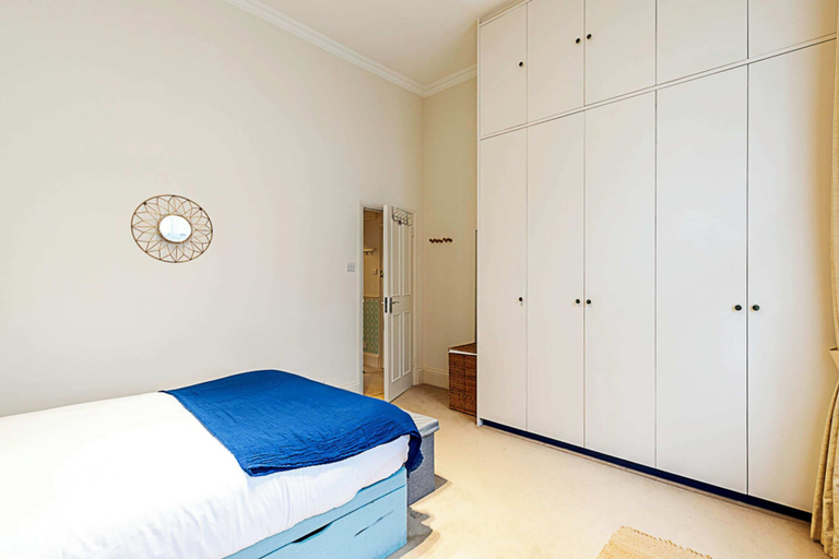 Bedroom 4, Charming Earls Court Apartment, London
