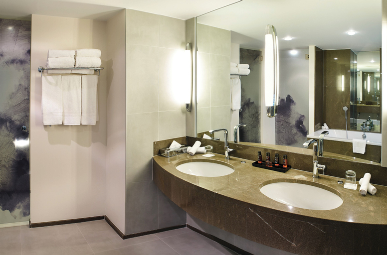 Bathroom 14