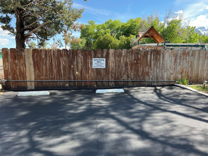 Exterior & Views 2, Starlight Motel, Inyo