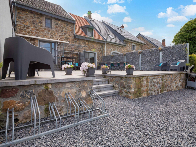 Exterior 2, Cozy Holiday Home in La Reid With a Whirlpool, Liège