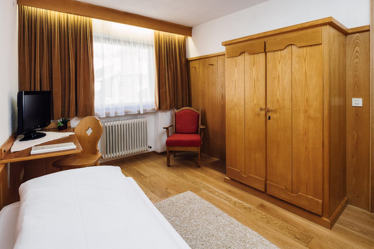 Bedroom 2, Hotel Komperdell, Landeck