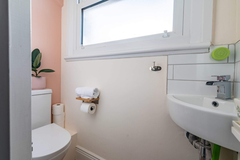 Bathroom 3, Beautiful Two Bedroom Abode In Clapham, London