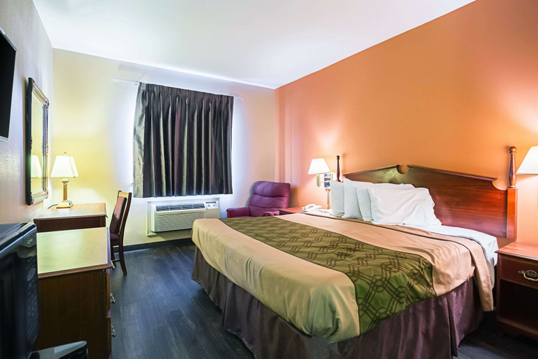 Bedroom 3, Econo Lodge Inn & Suites Ripley, Lauderdale