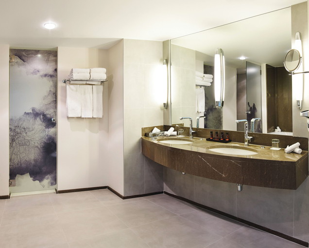Bathroom 12