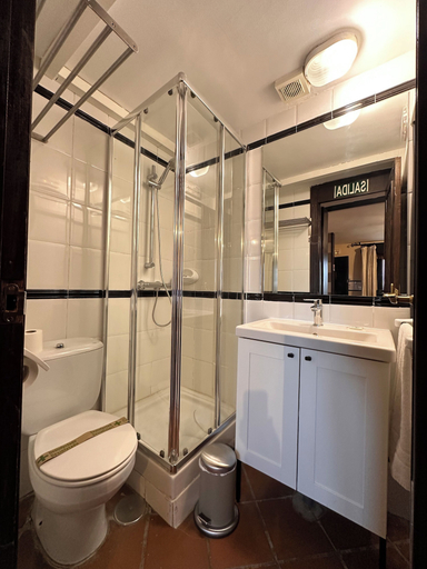 Bathroom 3, El Bulín de Patones, Madrid