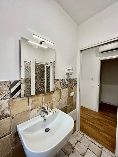 Bathroom 3, B&B 969, Trapani