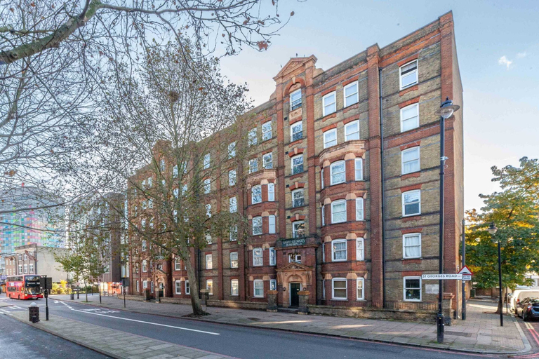 Exterior & Views, Bright and Cosy Apartment in South London, London