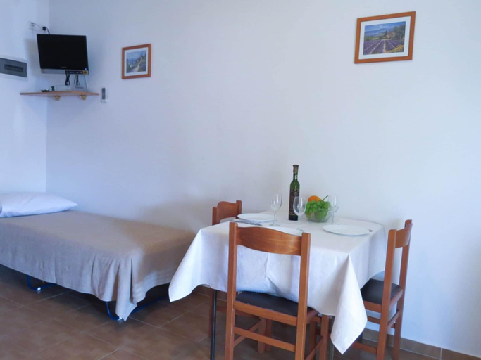 Bedroom 3, Alluring Holiday Home in Pakostane With Swimming Pool, Pakoštane