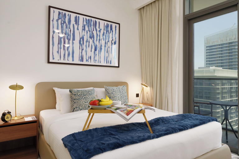 Room 3, Maison Privee - Upscale Apt w/ Partial Dubai Marina & Palm Views, Dubai