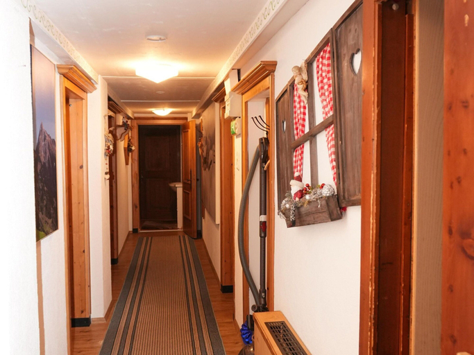 Others 3, Group Holiday Home in Hippach With Dreamy Views, Schwaz