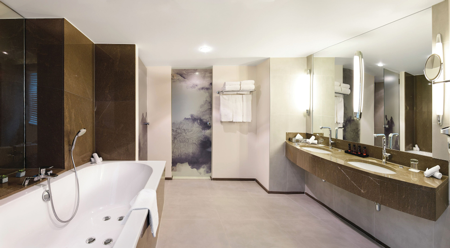 Bathroom 16