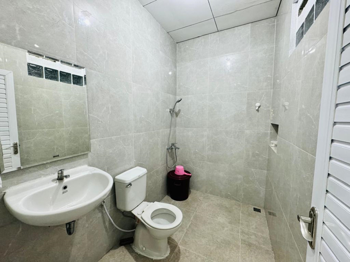 Bathroom 4, Villa PGV Y216 by Puncak Go Villas, Bogor