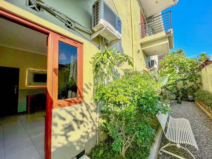 Exterior & Views 2, Wisma Anugerah Redpartner Near Masjid Zayed Solo, Solo