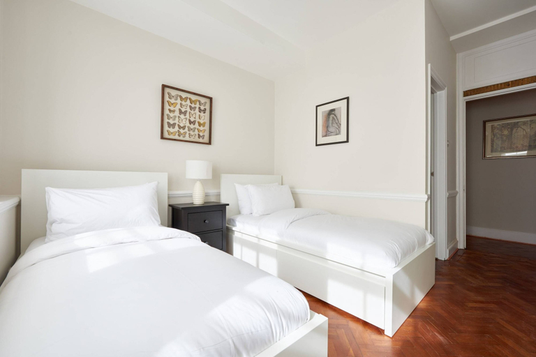 Bedroom 4, Sunny and Bright Flat, 2 Minutes From Hyde Park, London