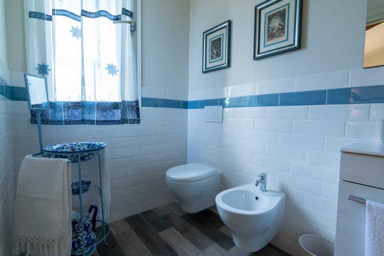 Bathroom 14