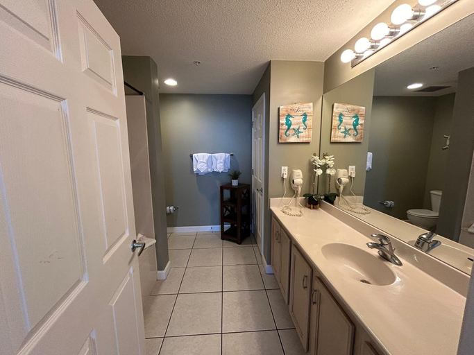 Bathroom 3, Sterling Reef 1504, Bay