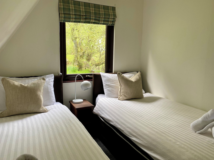 Bedroom 2, Glen Lodges, Highland