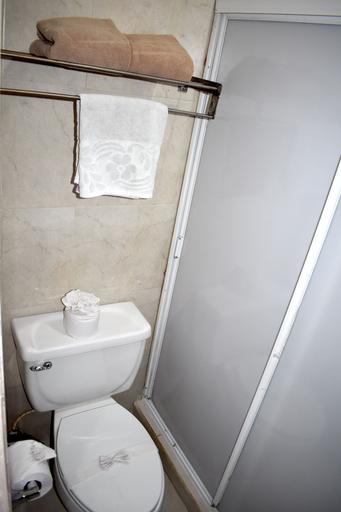 Bathroom 5, Plaza Almendros Hotel Isla Mujeres, Isla Mujeres