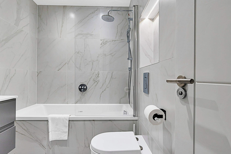 Bathroom 5, Chiswick Gem: 2 Bedroom Flat, London