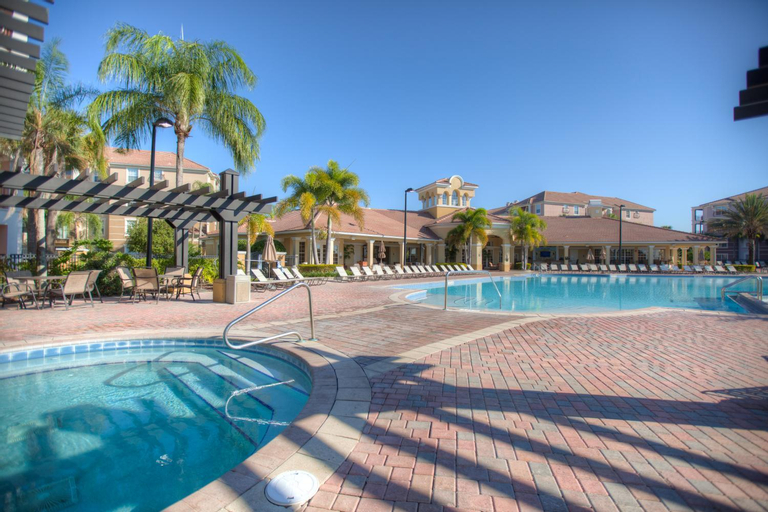 Sport & Beauty 2, Ground-floor condo next to Vista Cay Clubhouse and pool!, Orange