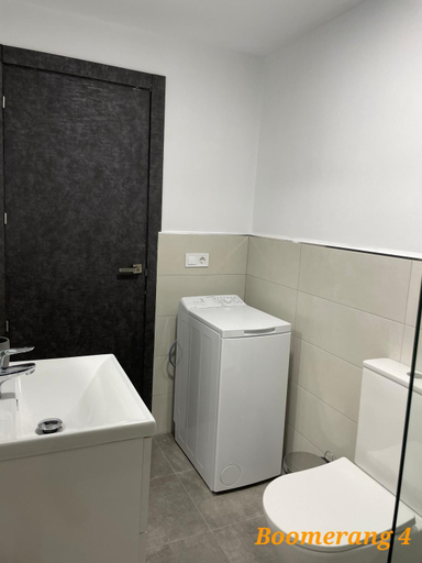 Bathroom 2, Boomerang, Alicante