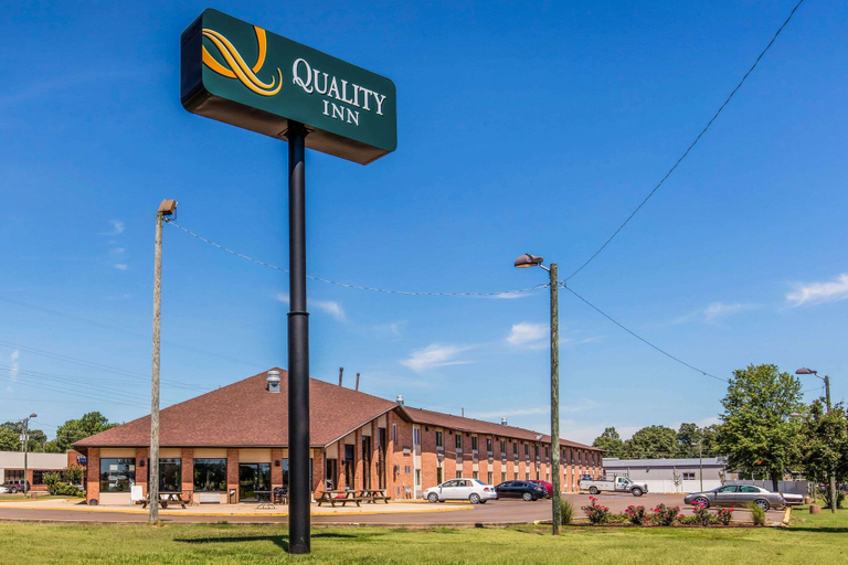 Exterior & Views 1, Quality Inn Batesville, Panola