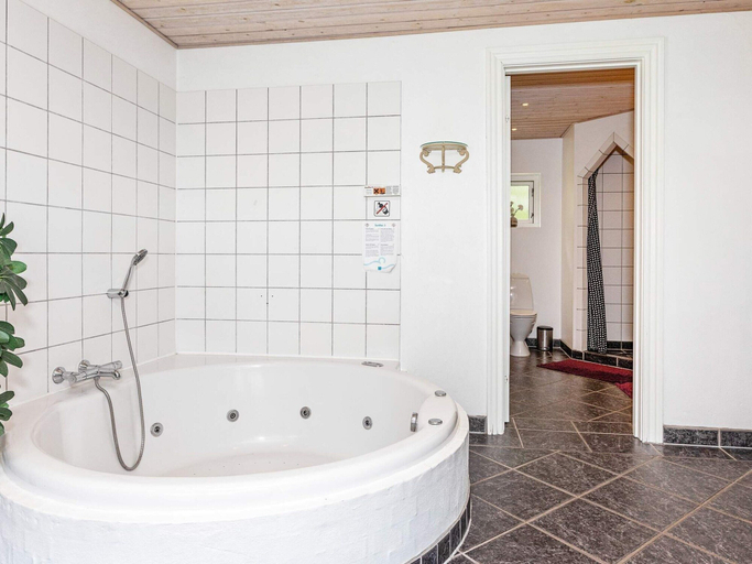 Bathroom 4, 19 Person Holiday Home in Logstor-by Traum, Vesthimmerland