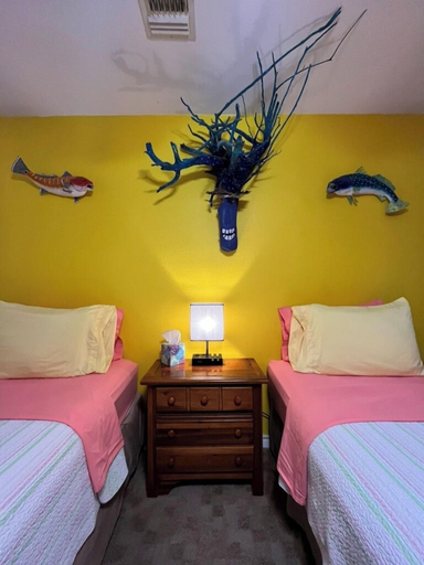Bedroom 5, The Poco Loco Lodge, Calhoun