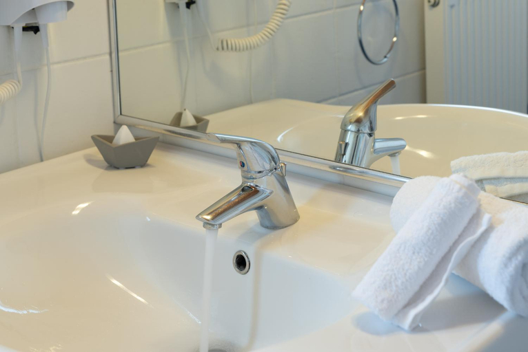 Bathroom 5, Corinthian Village, Peloponnese