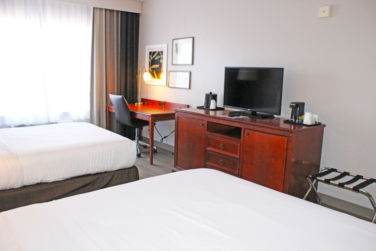 Bedroom 3, Independence Stay Hotel & Suites, Marinette