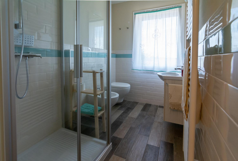 Bathroom 15