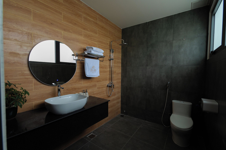 Bathroom 3, LuckyStar Hotel, Pleiku