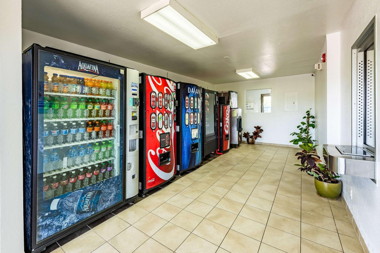 Food & Drinks, Studio 6 Monroe, LA - Hwy 165, Ouachita