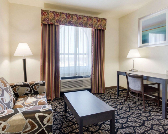Bedroom 3, Quality Inn Buffalo, Leon