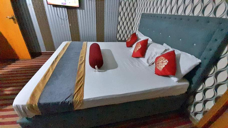 Others 4, Hotel Super Seven, Lahore