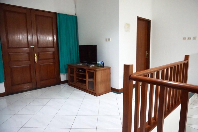Others 4, Villa Lotus G5, Puncak - Cipanas, Cianjur