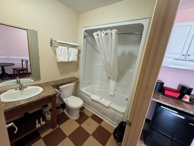 Bathroom, Travel Inn Cochrane, Cochrane