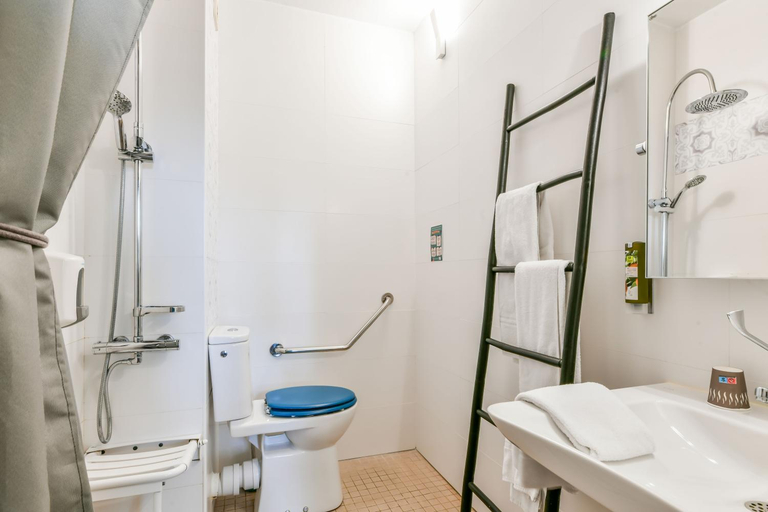 Bathroom 4, Logis Hotel & Restaurant Ludik, Dordogne