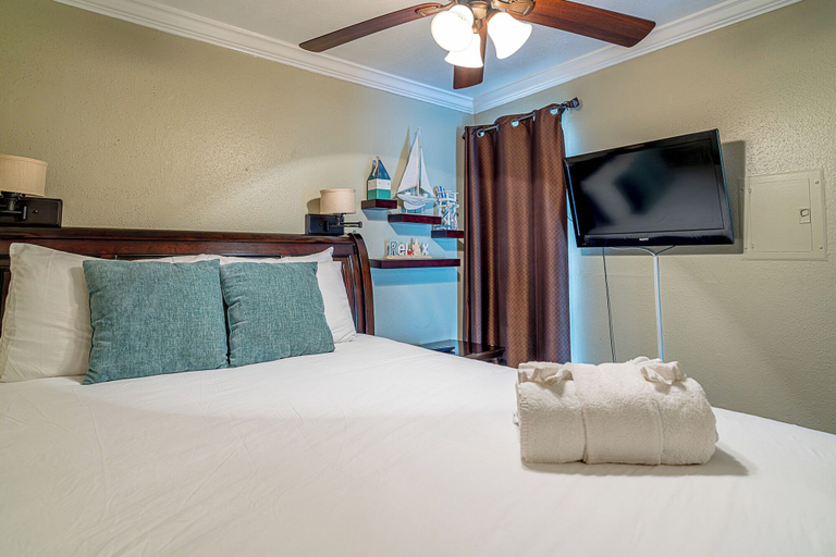 Bedroom 1, The Victorian by 3rd Coast Getaways, Galveston