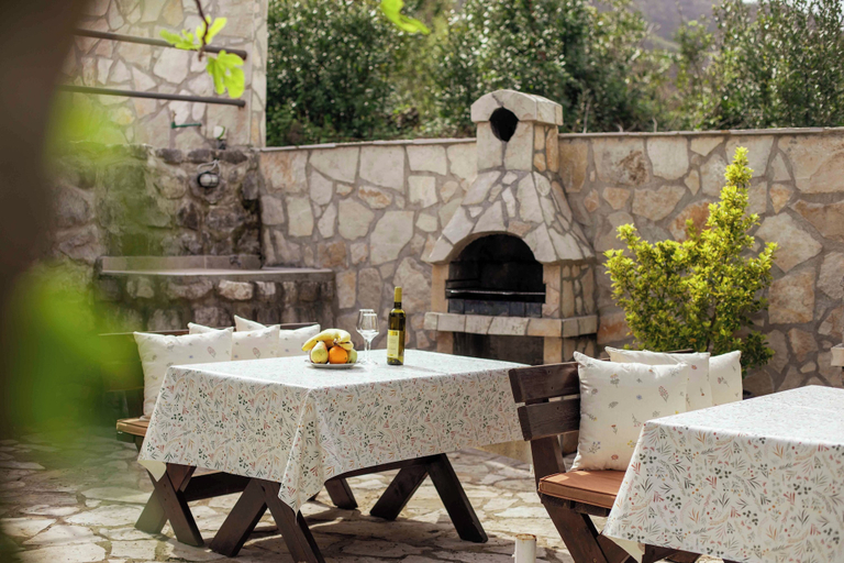 Food & Drinks 5, Step to Kotor bay Stoliv