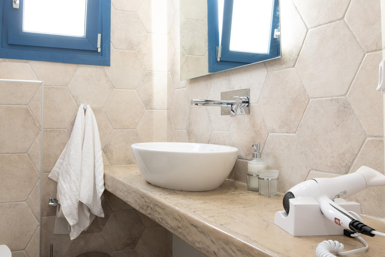 Bathroom 2, Tristhenia, South Aegean