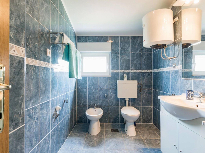 Bathroom 3, Apartment in Kastel Near the Sea, Kaštela
