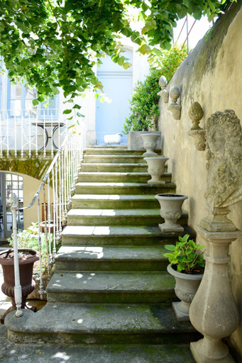 Others 5, Le Petit Chateau, Vaucluse